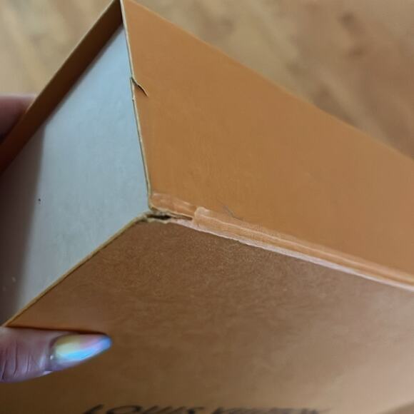 Louis Vuitton T shirt Box - Picture 6 of 6